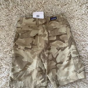 NWT. Patagonia Boy’s L(12) Cargo shorts
